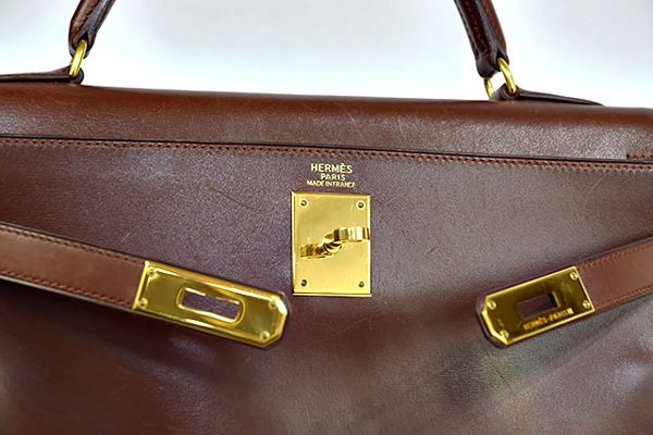 売切】エルメス ボックスカーフ32 茶×ゴールド金具 エレガントなバッグ 