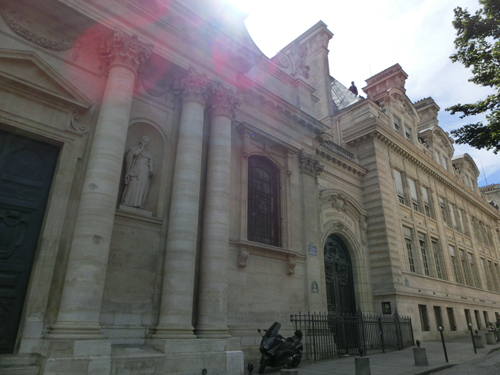 12世紀から続く 伝統のパリ大学 ソルボンヌ校 校舎