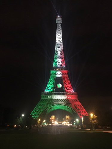 Euro16開催中のエッフェル塔ライトアップ特集
